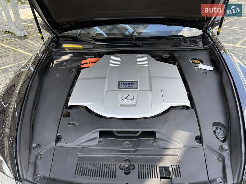 Седан Lexus LS 2013 в Львове