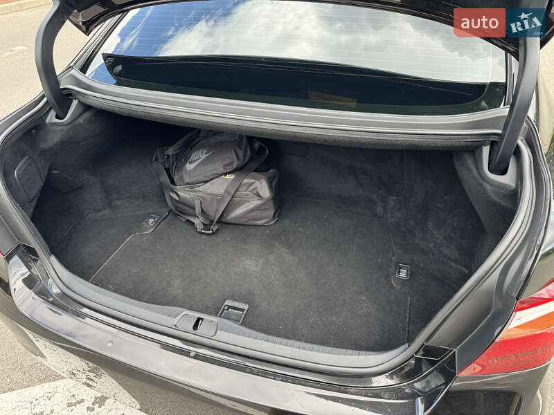Седан Lexus LS 2012 в Киеве