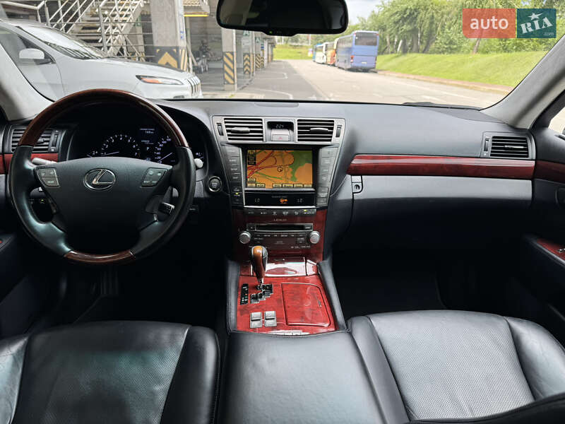 Седан Lexus LS 2012 в Киеве