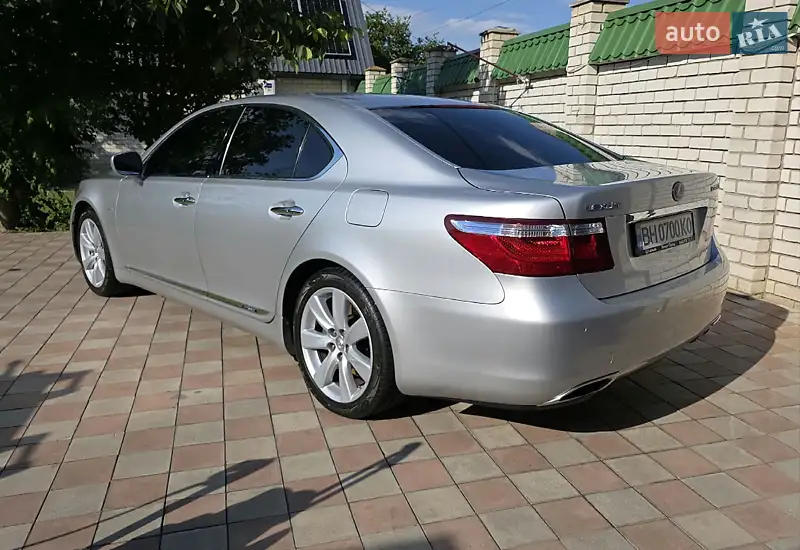 Lexus LS