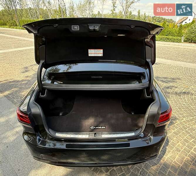 Седан Lexus LS 2022 в Киеве