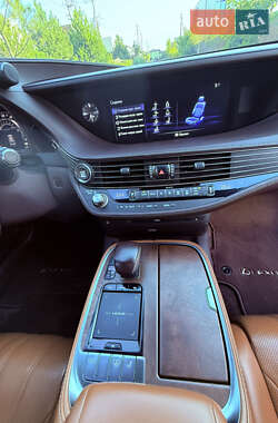 Седан Lexus LS 2018 в 