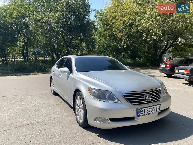Lexus LS