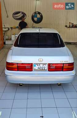 Седан Lexus LS 1992 в 