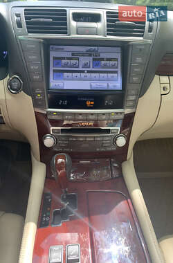Седан Lexus LS 2011 в 