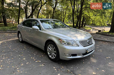 Седан Lexus LS 2011 в 