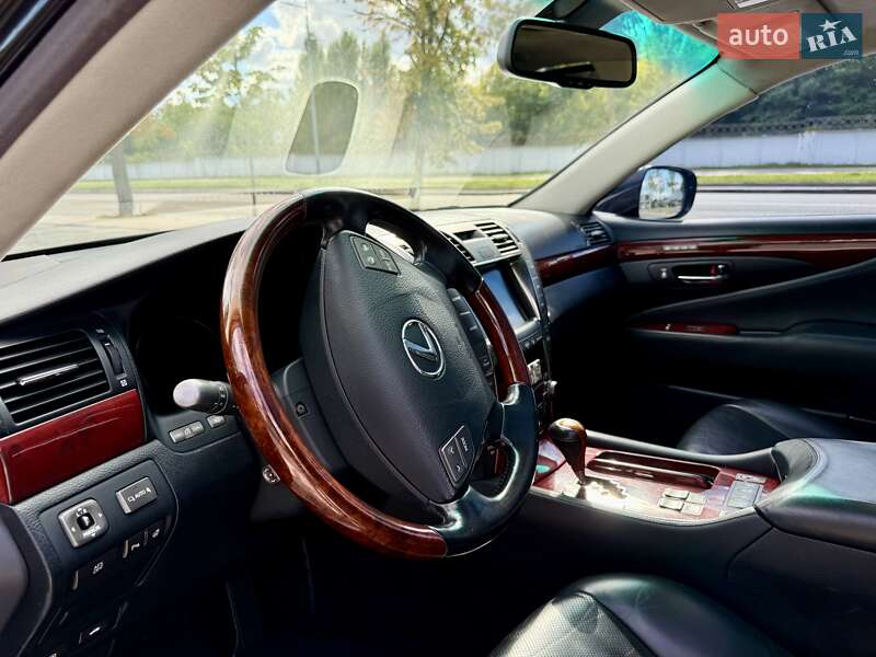 Седан Lexus LS 2009 в Киеве