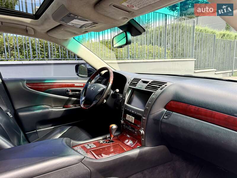 Седан Lexus LS 2009 в Киеве