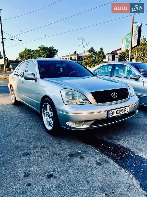 Седан Lexus LS 2000 в 