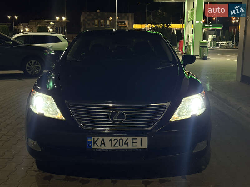 Седан Lexus LS 2008 в Киеве