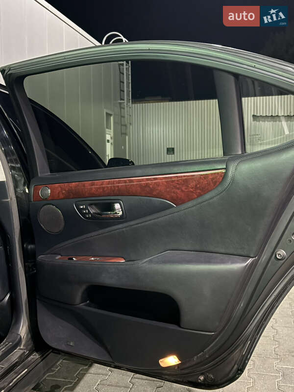 Седан Lexus LS 2008 в Киеве