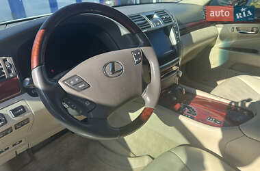 Седан Lexus LS 2011 в 