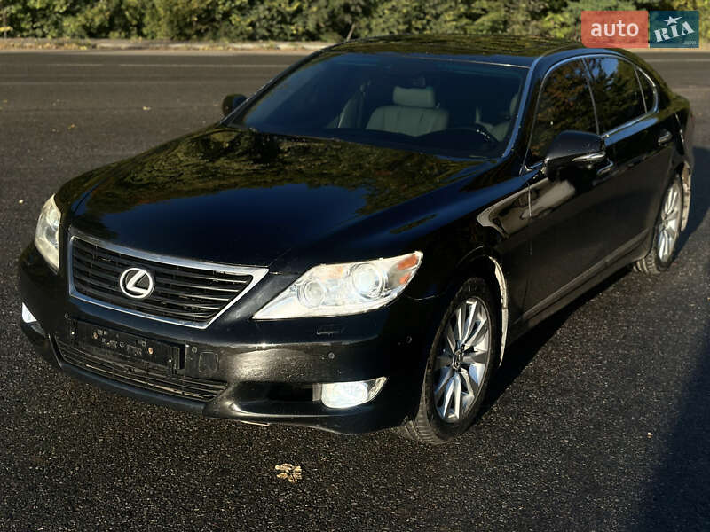 Седан Lexus LS 2010 в Виннице