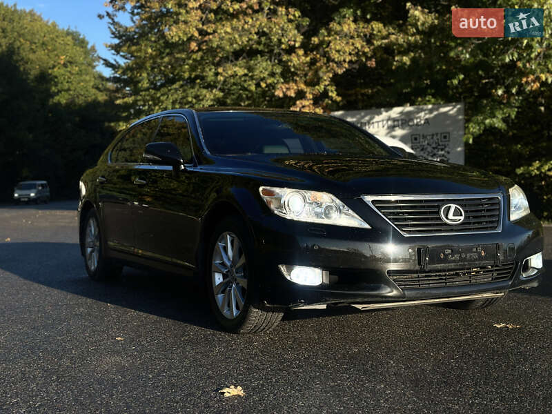 Седан Lexus LS 2010 в Виннице