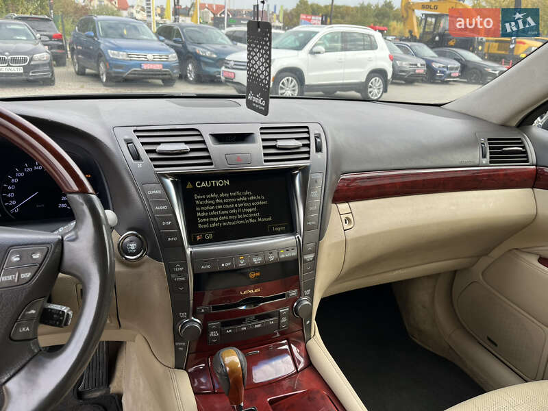 Седан Lexus LS 2007 в Львове