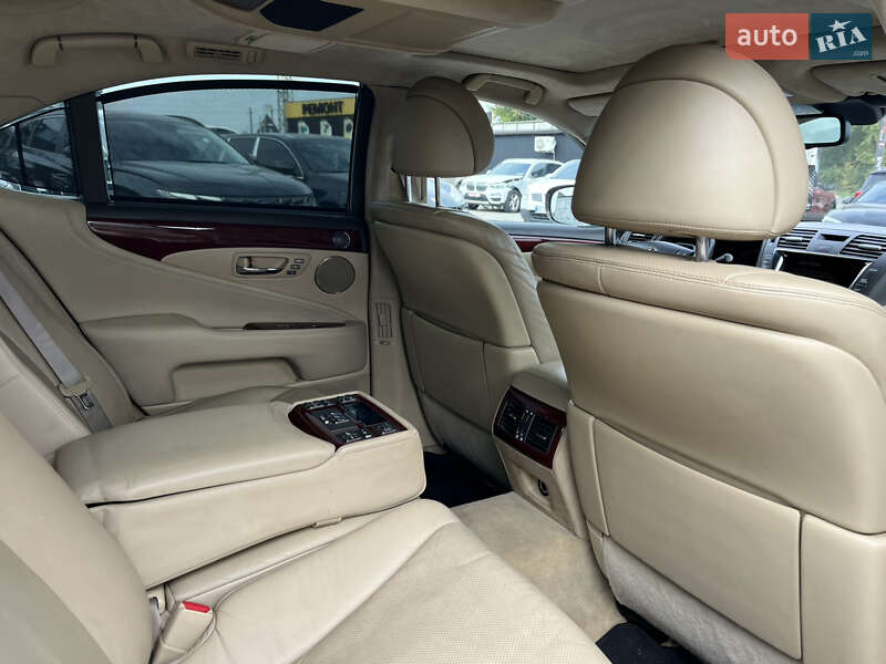 Седан Lexus LS 2007 в Львове