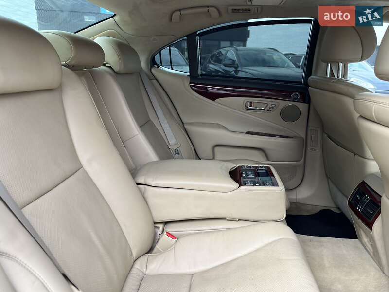 Седан Lexus LS 2007 в Львове