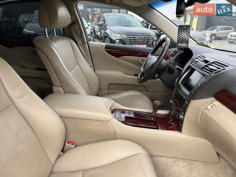Седан Lexus LS 2007 в Львове