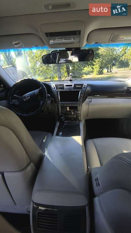 Седан Lexus LS 2007 в Павлограді