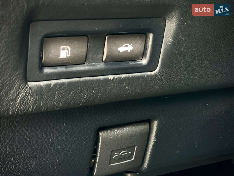 Седан Lexus LS 2012 в Киеве