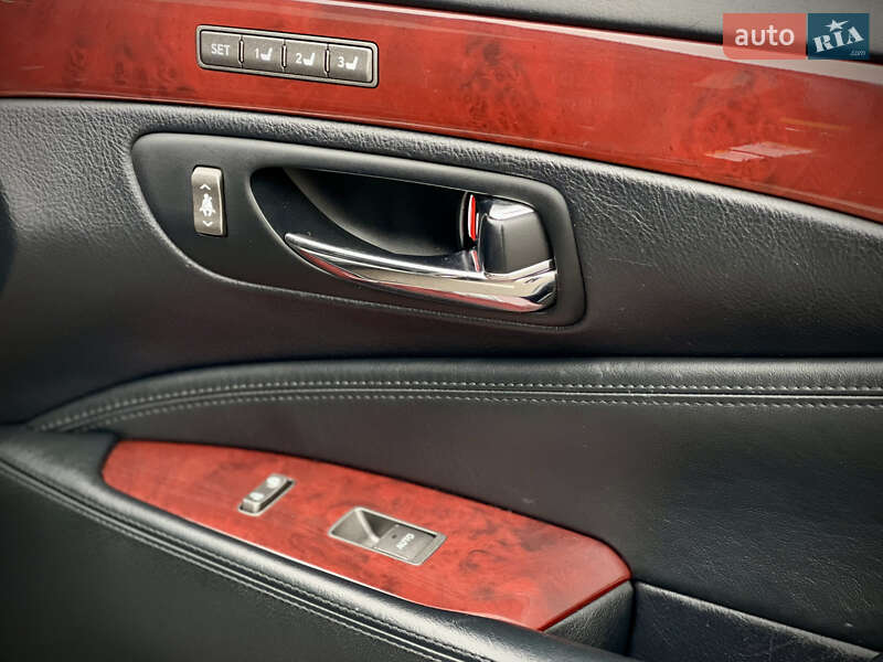 Седан Lexus LS 2012 в Киеве