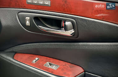 Седан Lexus LS 2012 в 