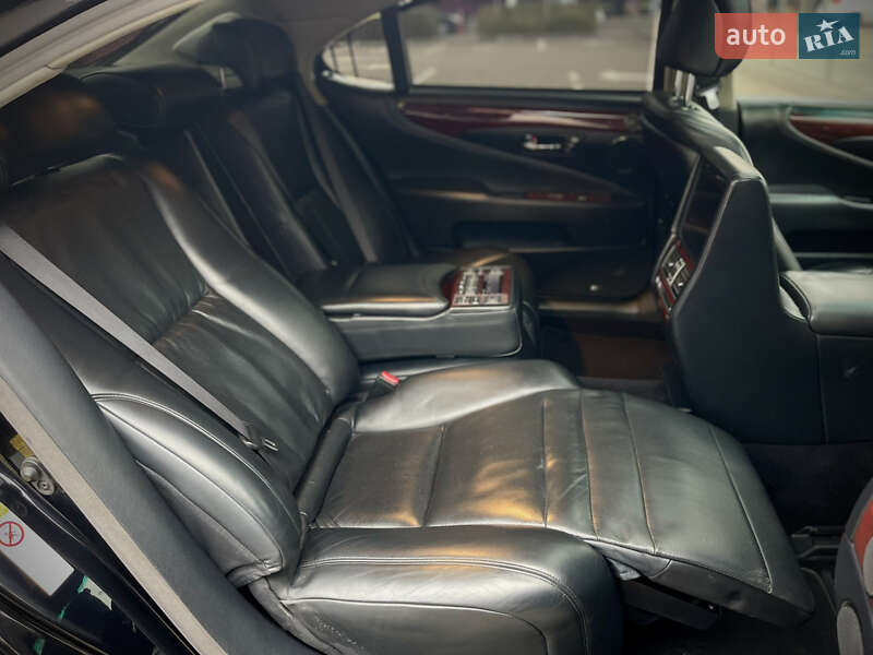Седан Lexus LS 2012 в Киеве