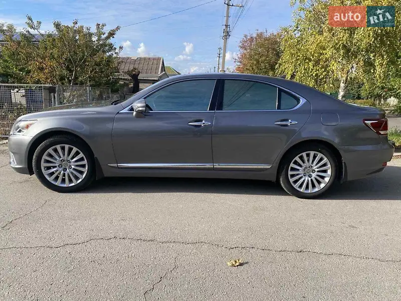 Lexus LS