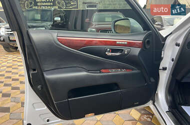 Седан Lexus LS 2010 в  фото 15 Седан Lexus LS 2010 в