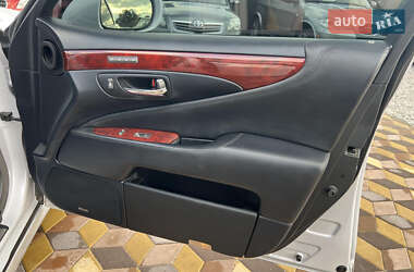 Седан Lexus LS 2010 в  фото 18 Седан Lexus LS 2010 в