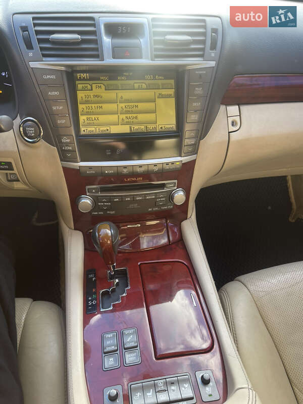 Седан Lexus LS 2010 в Киеве