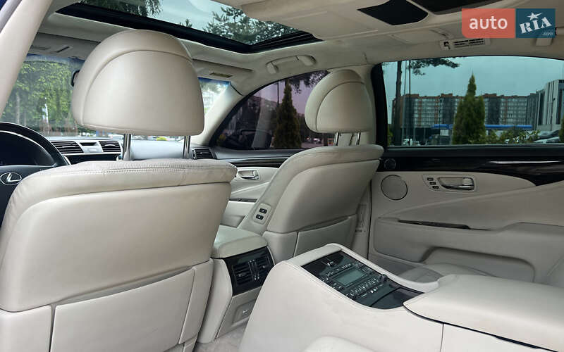 Седан Lexus LS 2007 в Львові