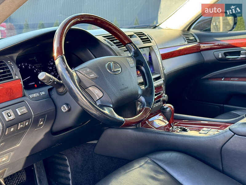 Седан Lexus LS 2007 в Ужгороде