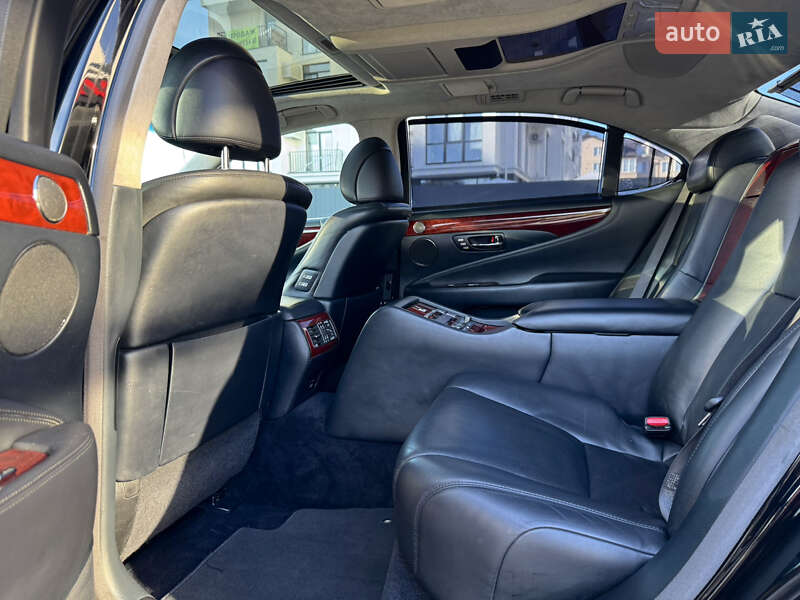 Седан Lexus LS 2007 в Ужгороде