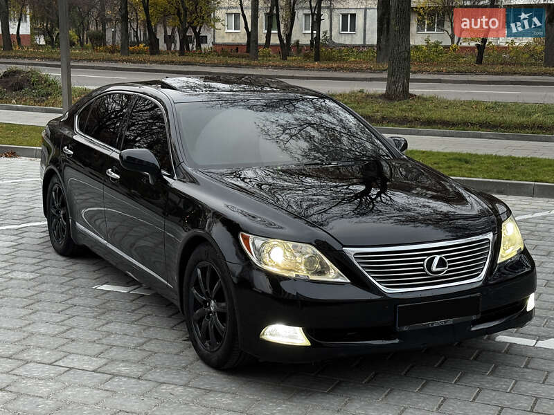 Седан Lexus LS 2008 в Рівному