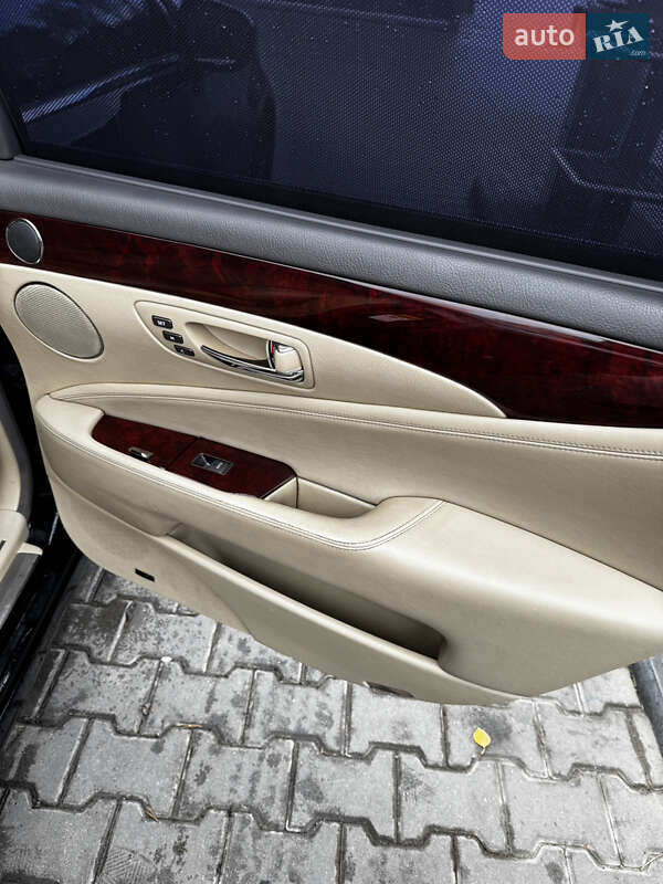 Седан Lexus LS 2008 в Рівному