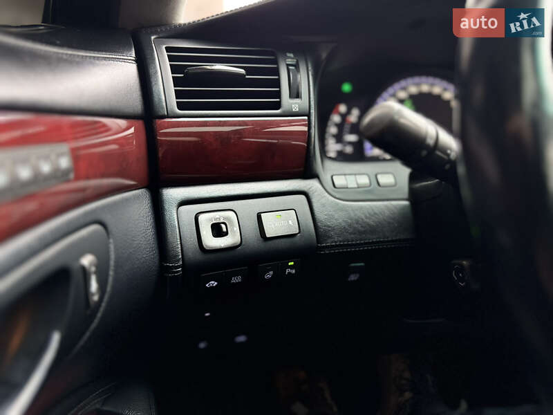 Седан Lexus LS 2012 в Києві