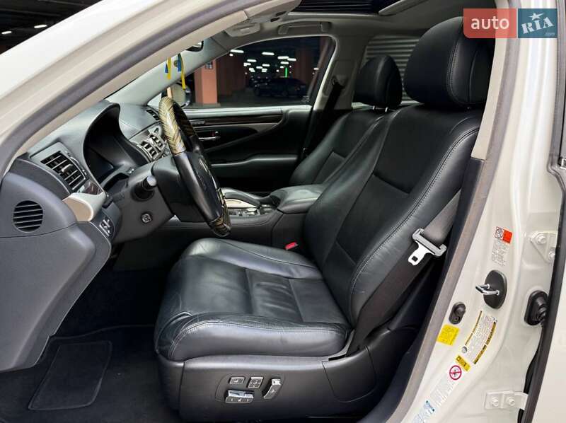 Седан Lexus LS 2015 в Киеве фото 7 Седан Lexus LS 2015 в Киеве