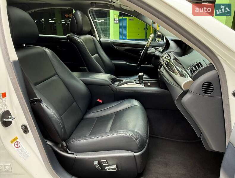 Седан Lexus LS 2015 в Киеве фото 11 Седан Lexus LS 2015 в Киеве