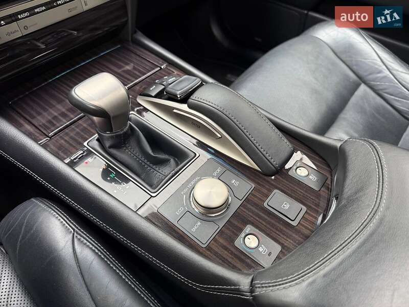 Седан Lexus LS 2015 в Киеве фото 29 Седан Lexus LS 2015 в Киеве