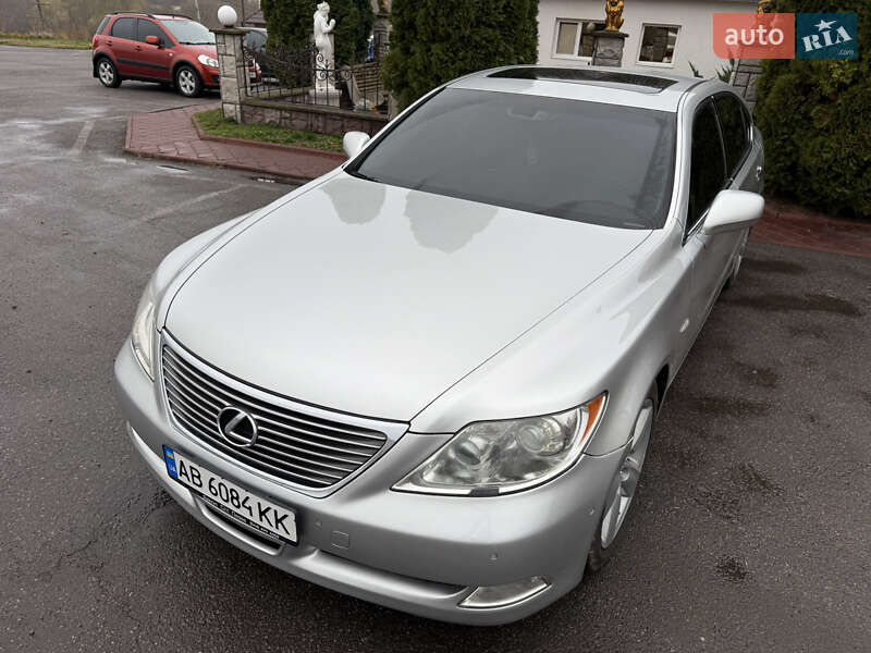 Седан Lexus LS 2007 в Вороновице
