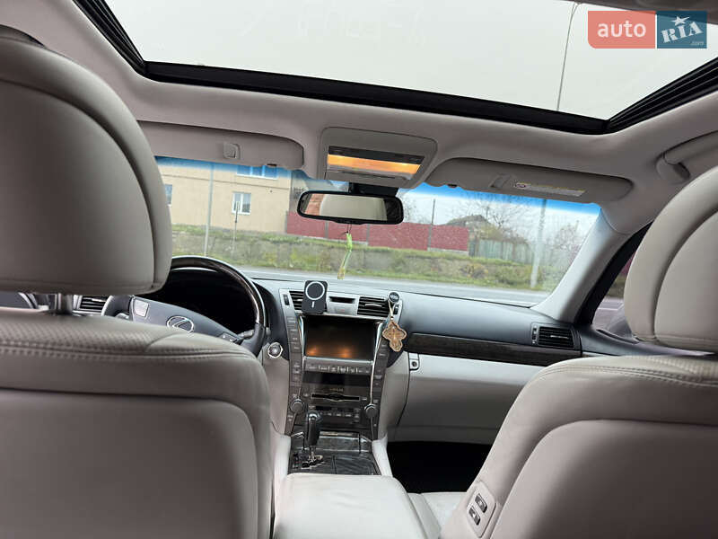 Седан Lexus LS 2007 в Вороновице