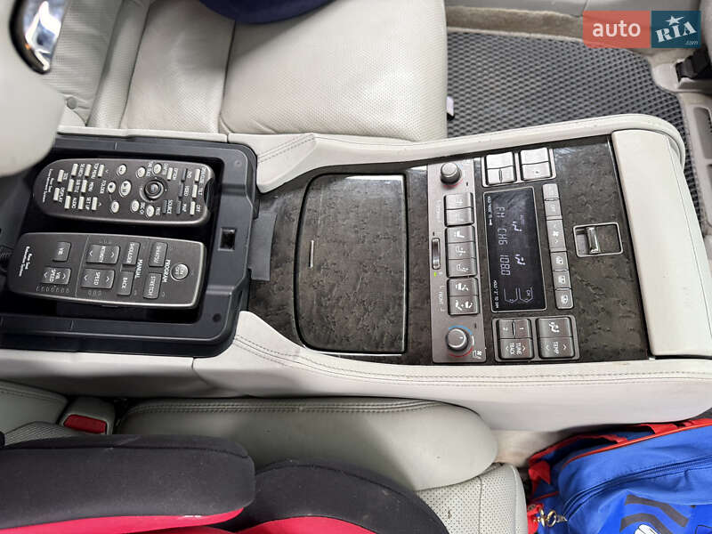 Седан Lexus LS 2007 в Вороновице