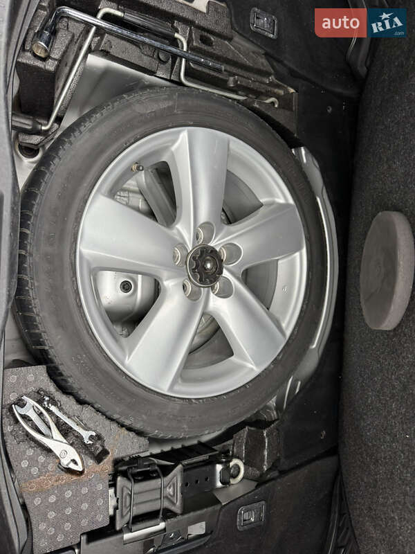 Седан Lexus LS 2007 в Вороновице