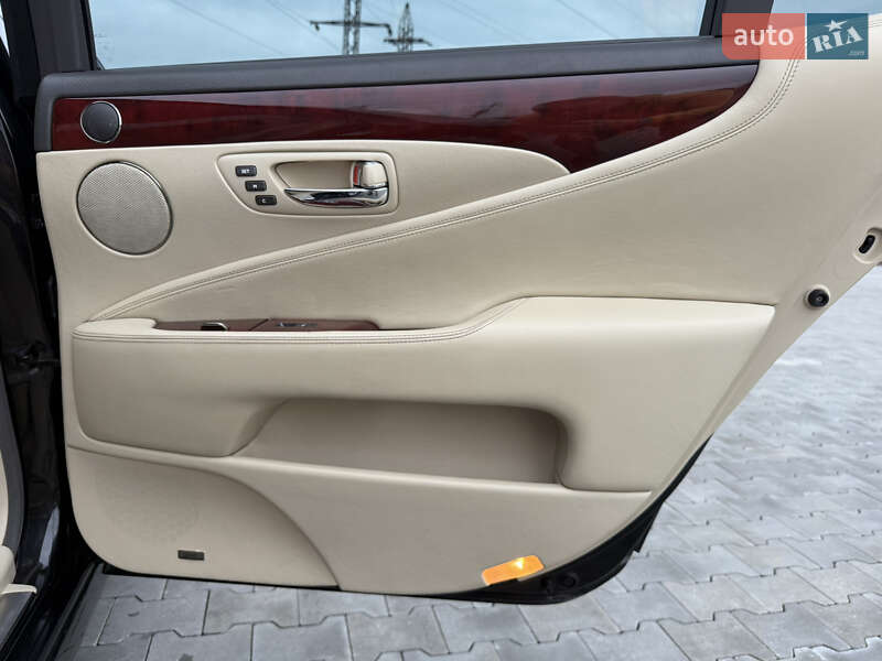 Седан Lexus LS 2011 в Ірпені