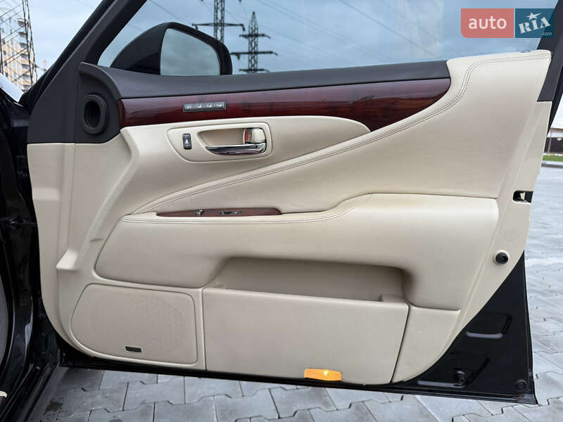 Седан Lexus LS 2011 в Ірпені