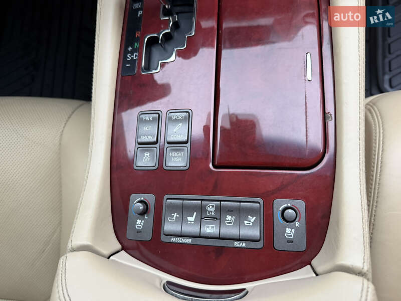 Седан Lexus LS 2011 в Ірпені