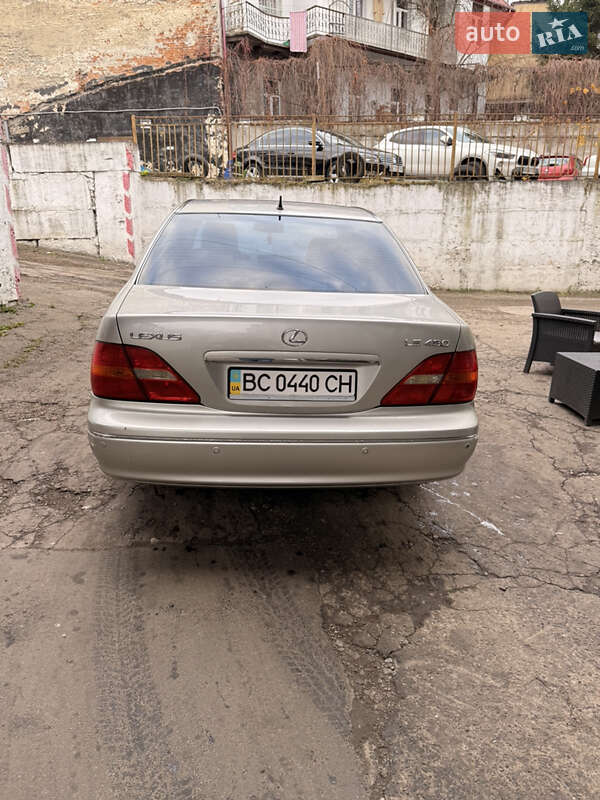 Седан Lexus LS 2001 в Львове