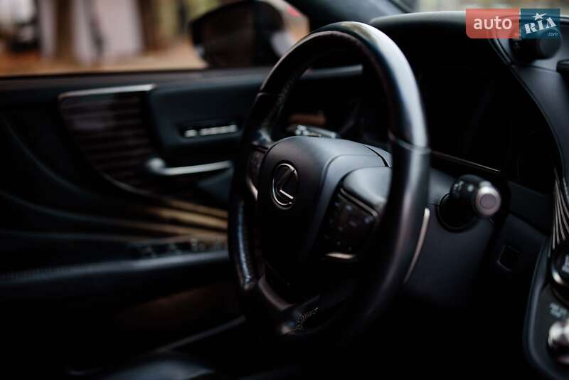 Седан Lexus LS 2018 в Ивано-Франковске