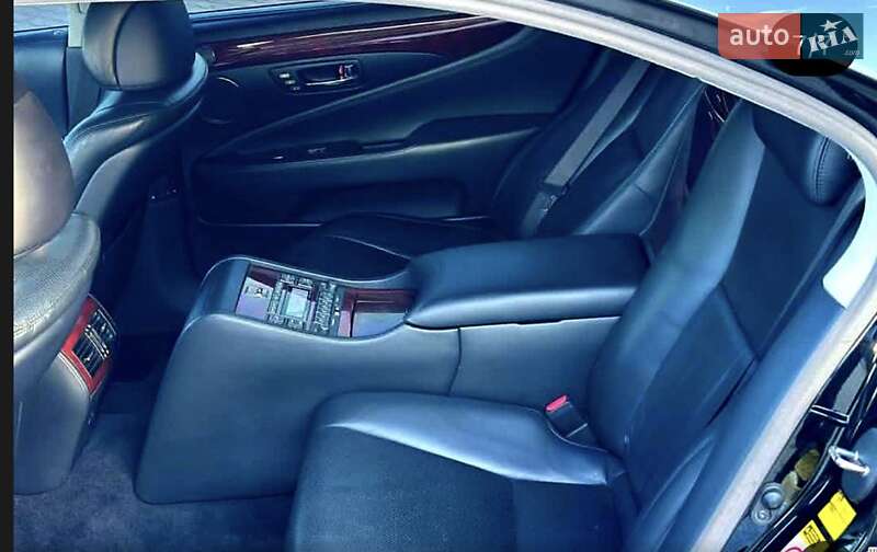 Седан Lexus LS 2007 в Дніпрі